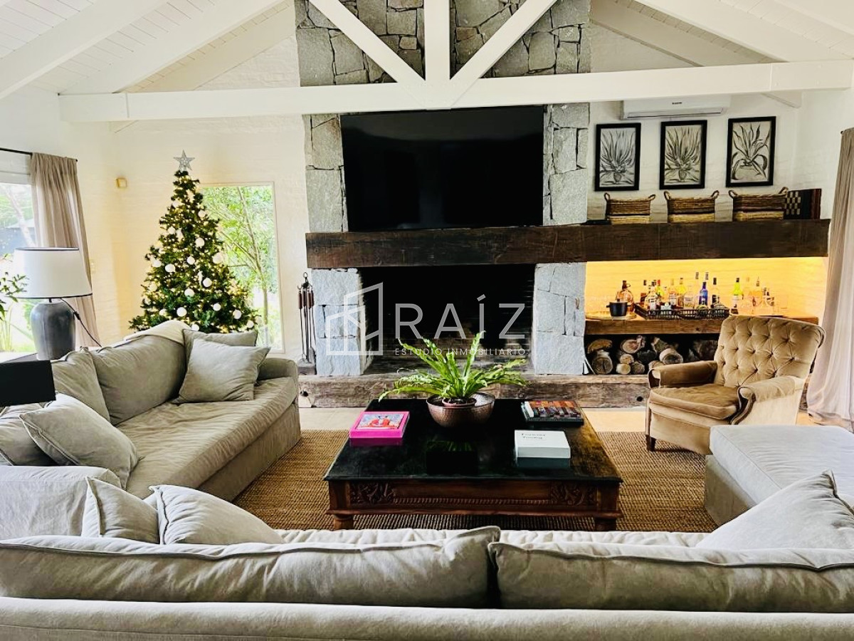 Casa ID.11913 - VENTA CASA 4 4 DORMITORIOS + DEPENDENCIA JOSE IGNACIO