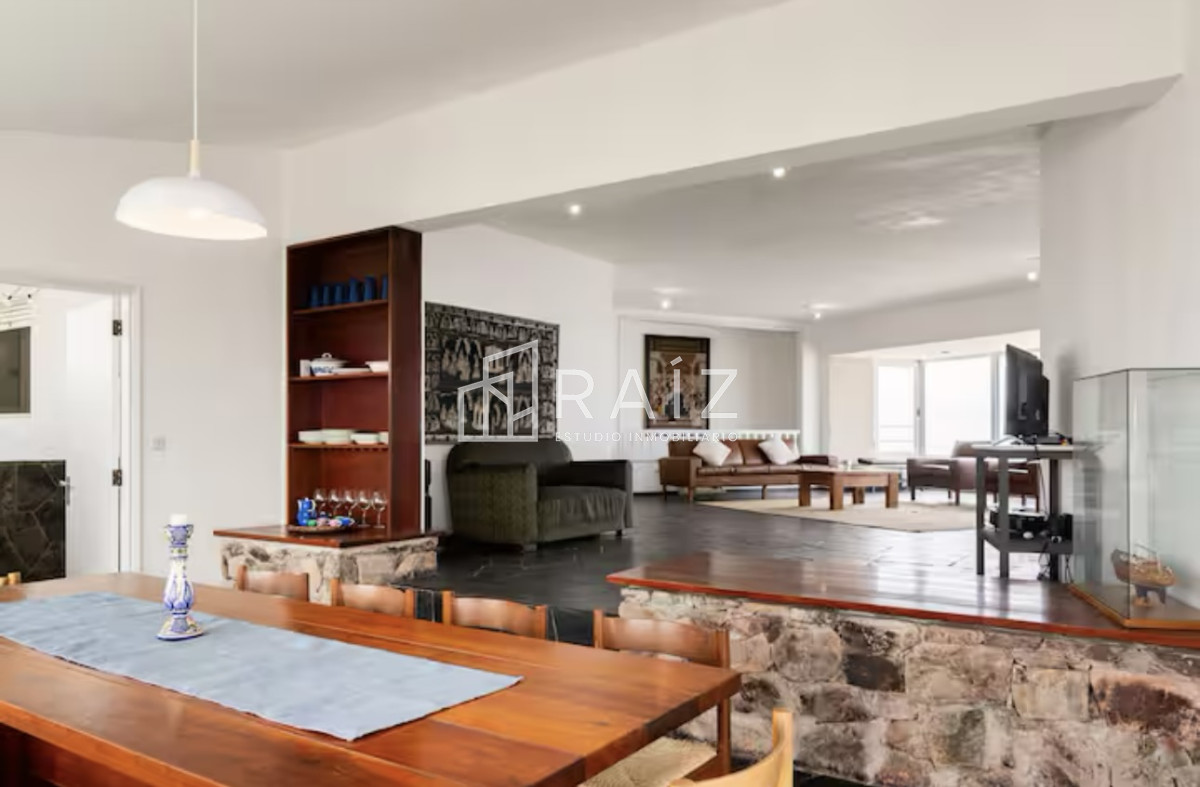 Casa ID.12360 - CASA VENTA 5 DORMITORIOS Y DEPENDENCIA PENINSULA