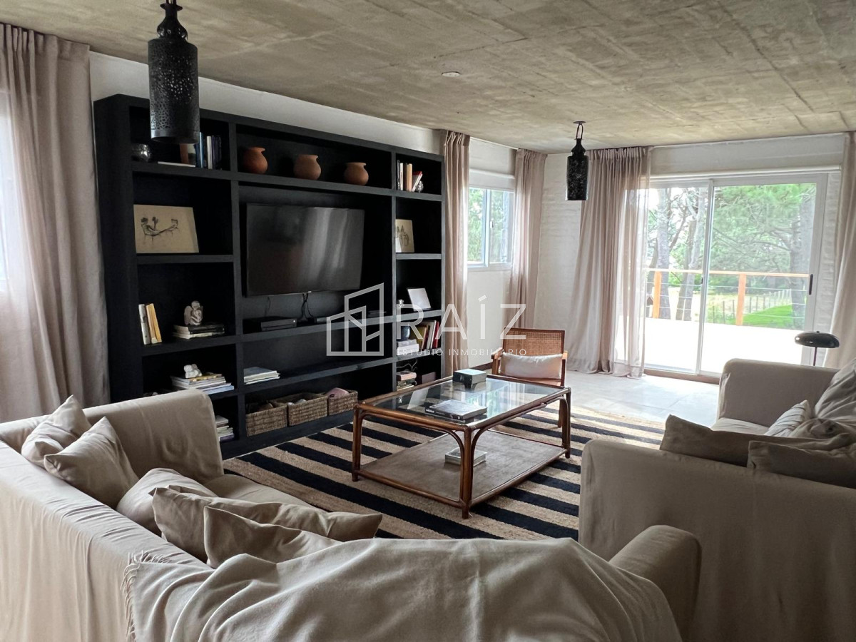 Casa ID.11913 - VENTA CASA 4 4 DORMITORIOS + DEPENDENCIA JOSE IGNACIO