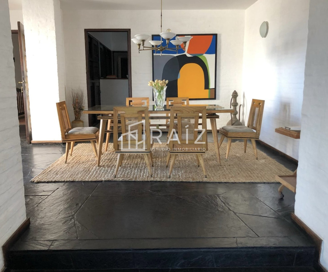 Casa ID.12360 - CASA VENTA 5 DORMITORIOS Y DEPENDENCIA PENINSULA