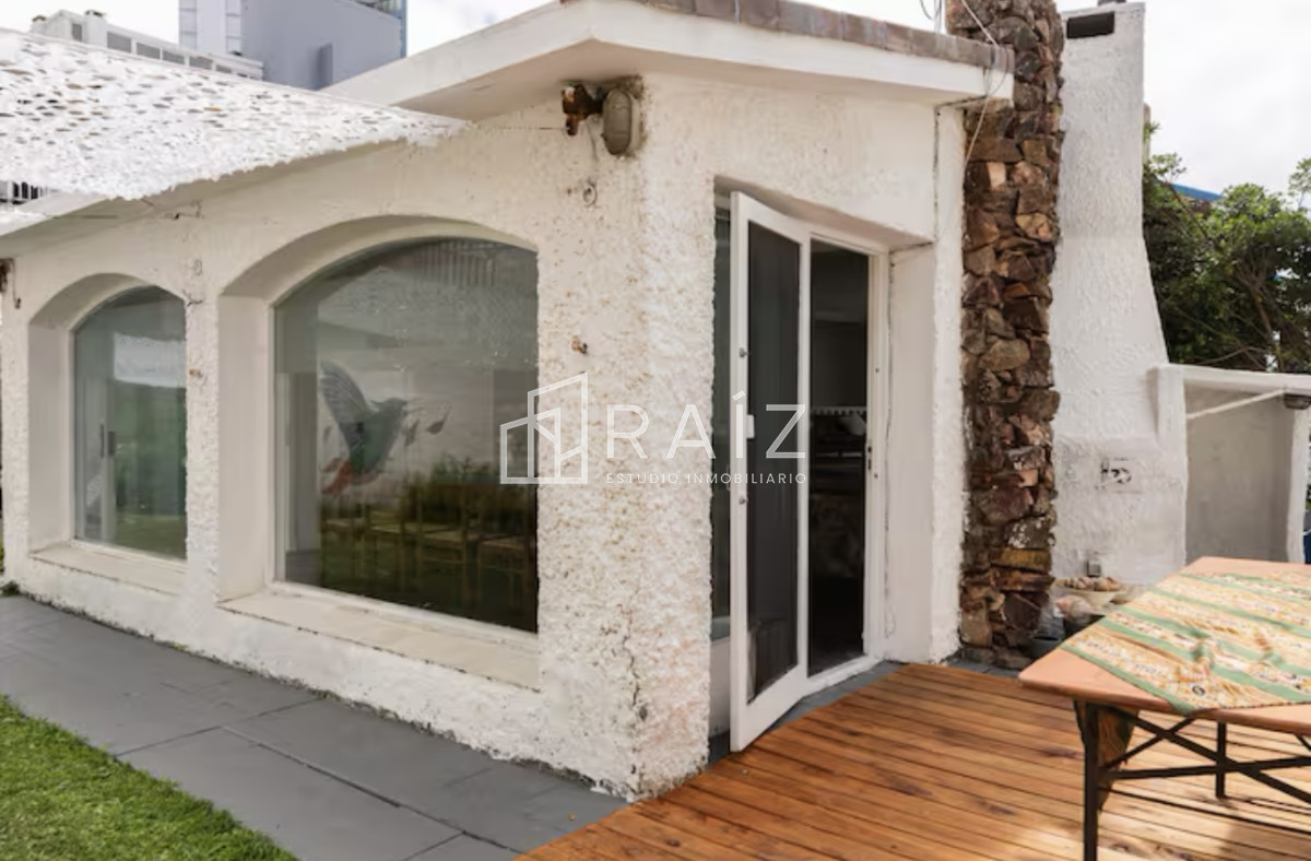Casa ID.12360 - CASA VENTA 5 DORMITORIOS Y DEPENDENCIA PENINSULA