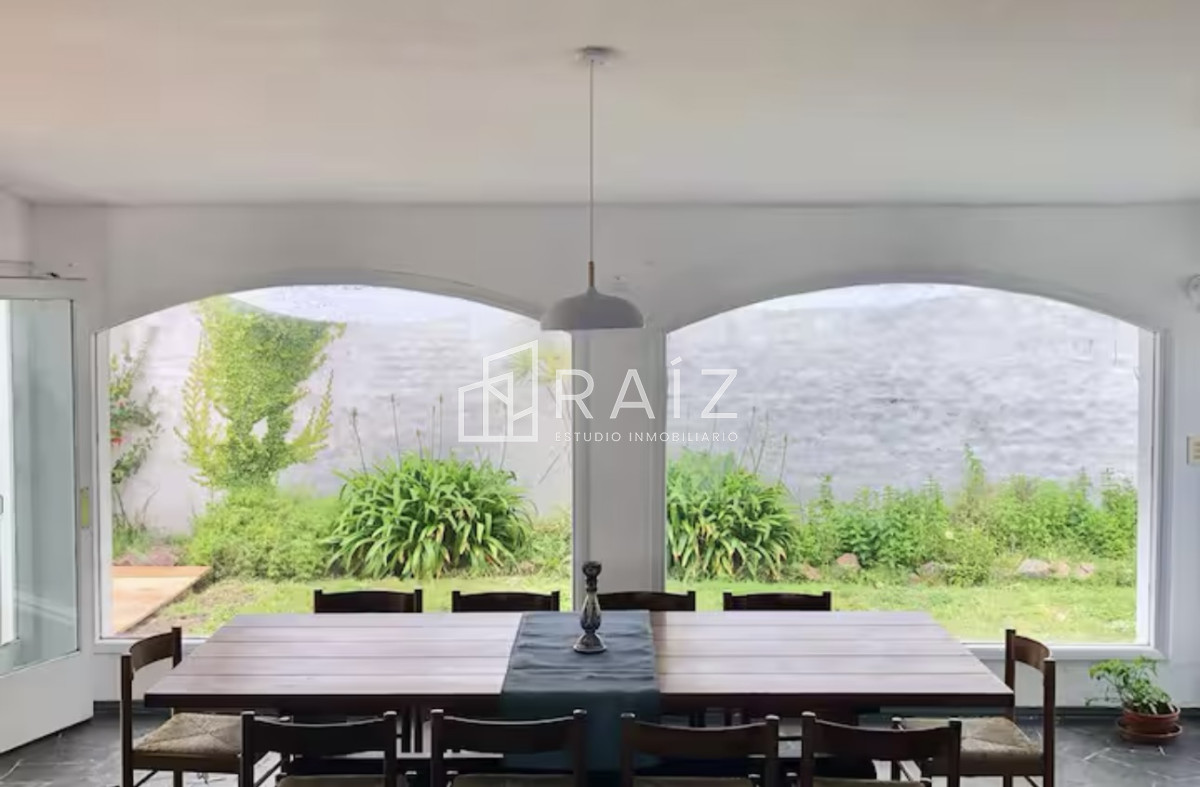 Casa ID.12360 - CASA VENTA 5 DORMITORIOS Y DEPENDENCIA PENINSULA