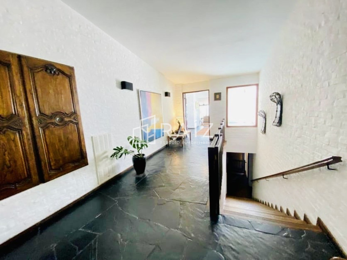 Casa ID.12360 - CASA VENTA 5 DORMITORIOS Y DEPENDENCIA PENINSULA