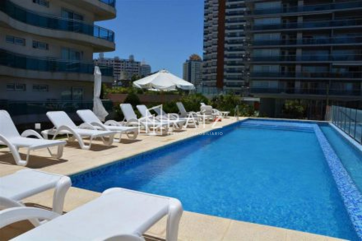 Apartamento ID.10115 - Apartamento de 1 Dormitorio en Torre con Servicios, Cerca del Mar - Alquiler Anual, Punta del Este
