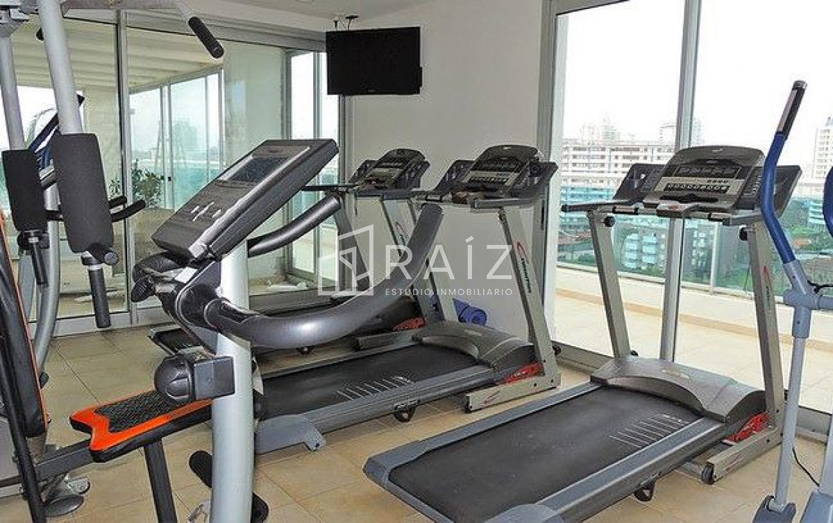 Apartamento ID.10115 - Apartamento de 1 Dormitorio en Torre con Servicios, Cerca del Mar - Alquiler Anual, Punta del Este