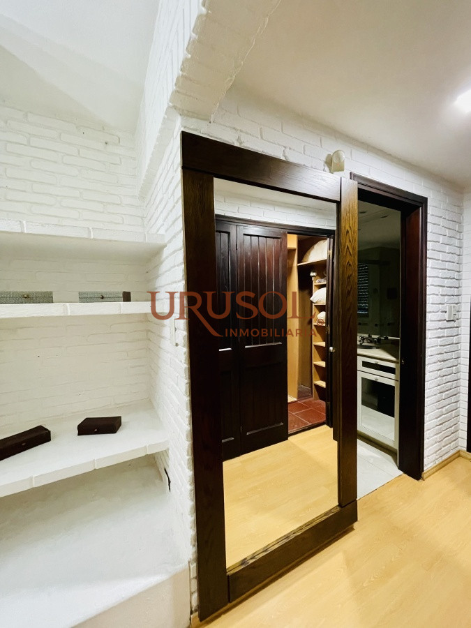 Casa ID.142 - Alquiler temporario de sólida y amplia casa de cinco dormitorios más dependencia de servicio y piscina, Lugano, Punta del Este