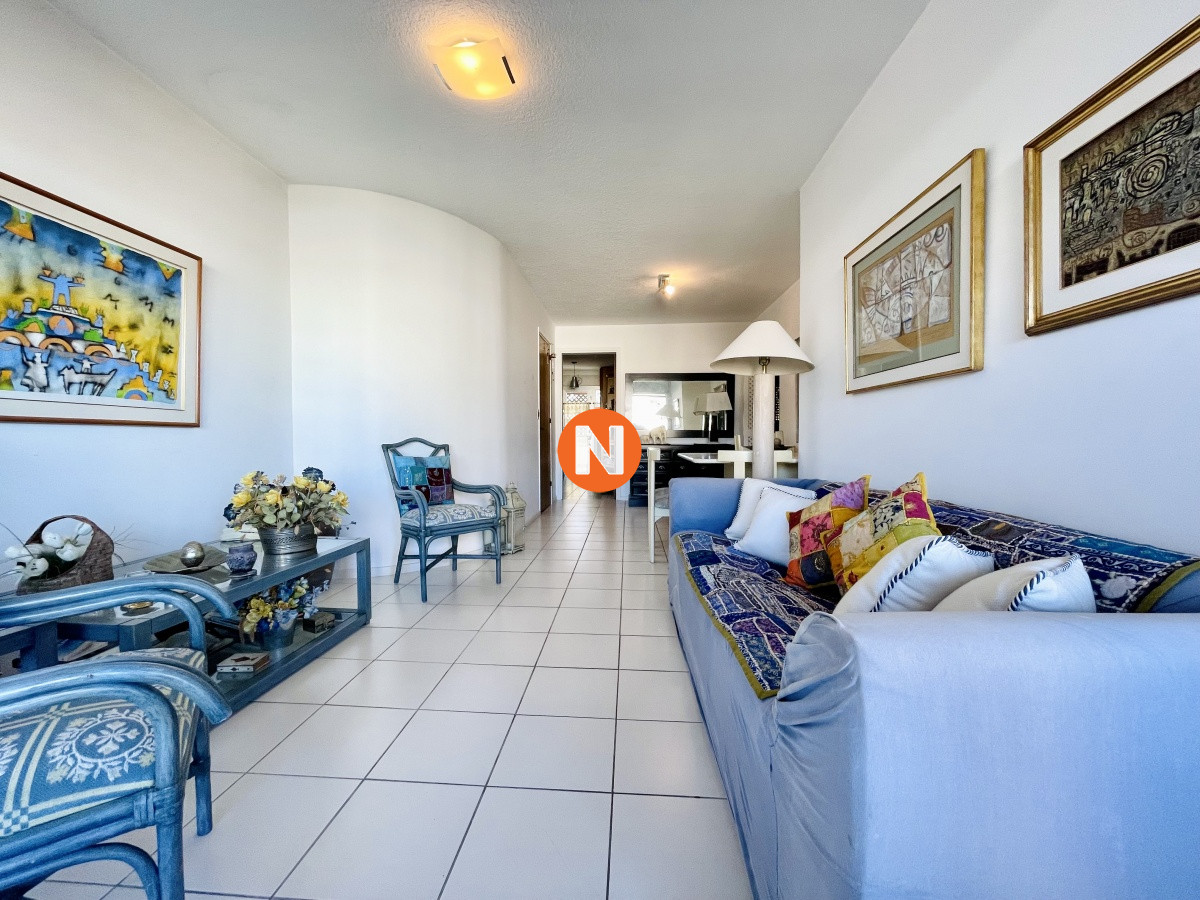 Apartamento Ref.220913 - Penthouse de 3 Dormitorios y Parrillero a metros de Playa Mansa, Venta Punta del Este