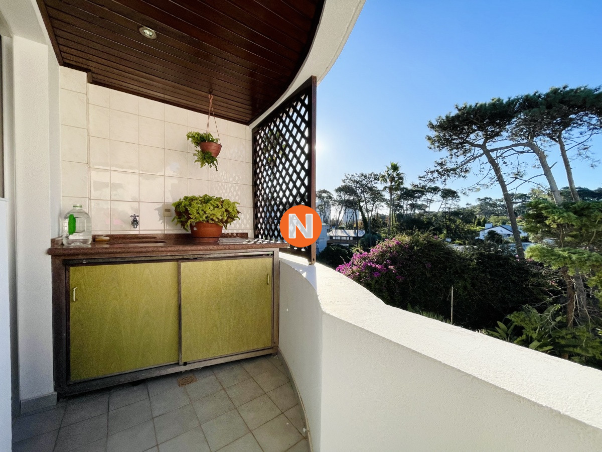 Apartamento Ref.220913 - Penthouse de 3 Dormitorios y Parrillero a metros de Playa Mansa, Venta Punta del Este