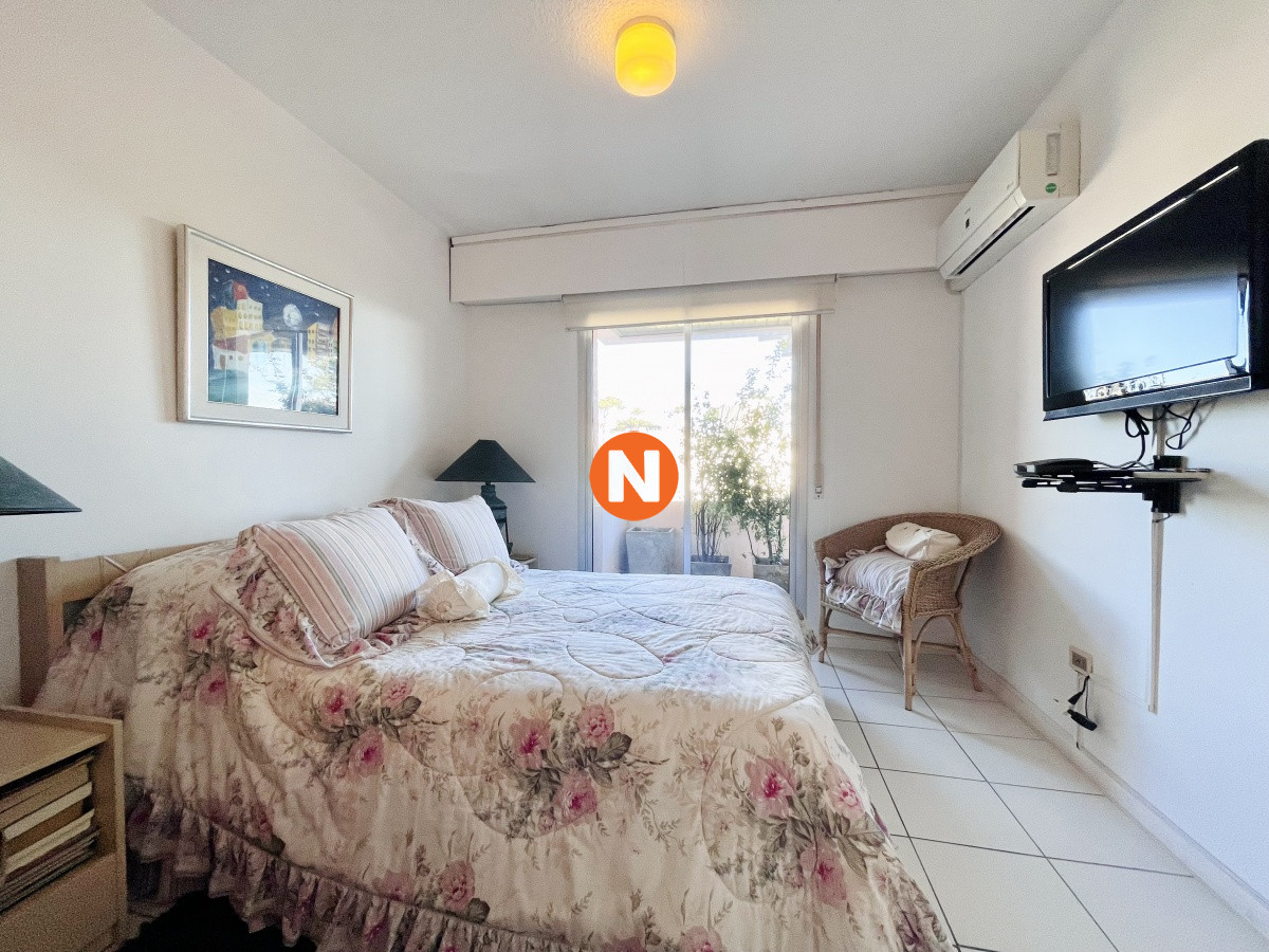 Apartamento Ref.220913 - Penthouse de 3 Dormitorios y Parrillero a metros de Playa Mansa, Venta Punta del Este