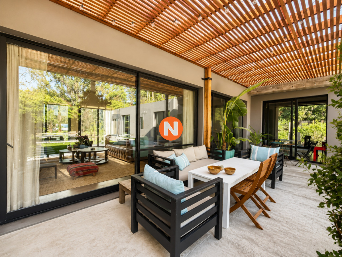 Casa Ref.220912 - Excelente Casa Minimalista en Barrio Privado, La Arbolada - Punta del Este