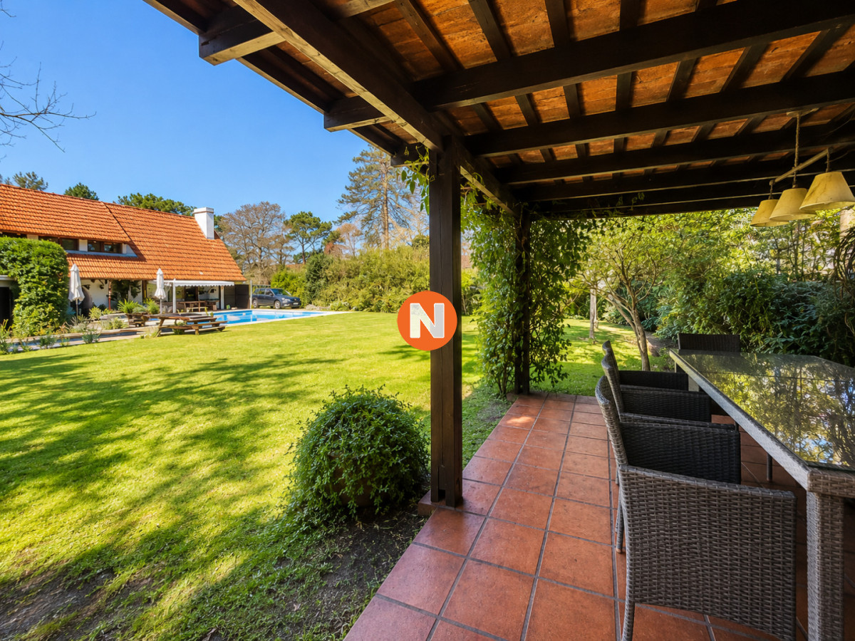 Casa Ref.225953 - Cómoda Casa de 5 Dormitorios y Piscina Climatizada en Punta del Este