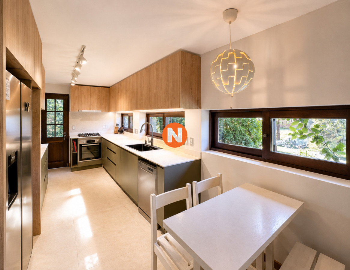 Casa Ref.225953 - Cómoda Casa de 5 Dormitorios y Piscina Climatizada en Punta del Este
