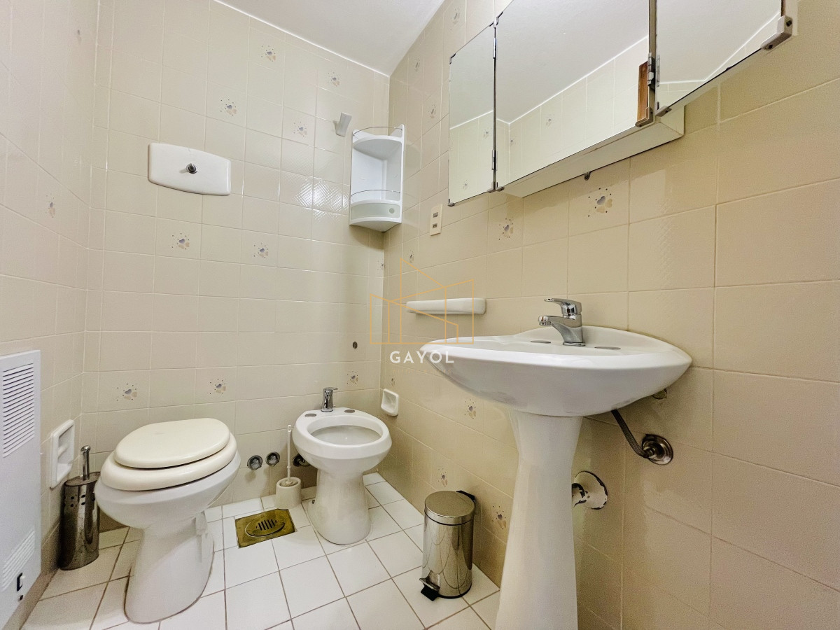 Apartamento ID.356 - Apartamento de 3 Dormitorios en Playa Mansa con Vista al Mar