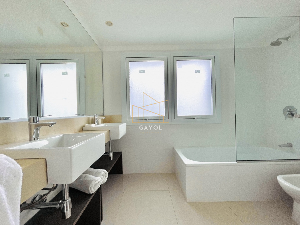 Apartamento ID.964 - Apartamento de 3 Dormitorios y Parrillero Frente al Mar, Playa Mansa