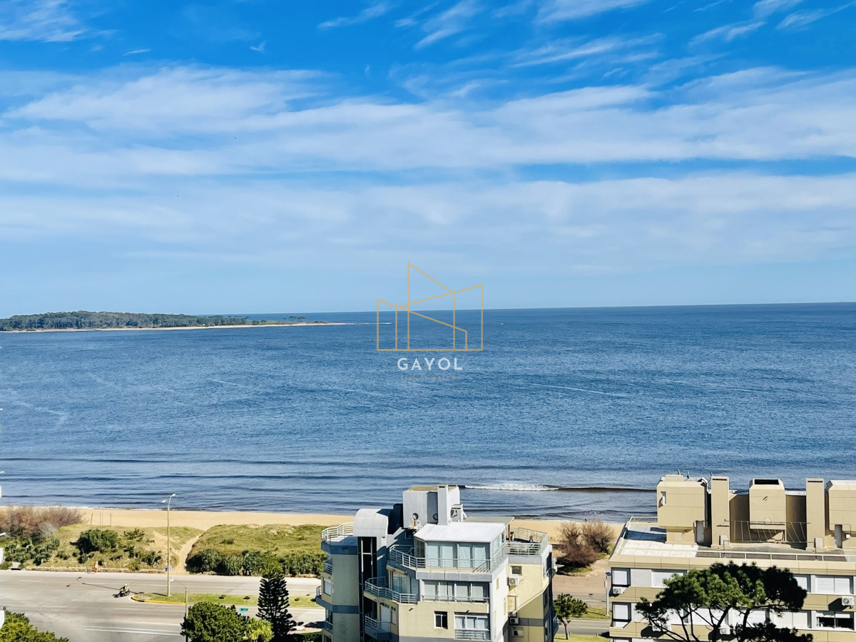 Apartamento ID.356 - Apartamento de 3 Dormitorios en Playa Mansa con Vista al Mar