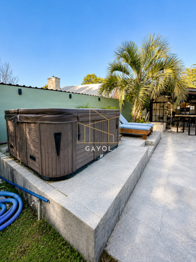 Casa ID.1394 - Espectacular Casa Moderna de 5 Dormitorios con Piscina Climatizada y Barbacoa en Alquiler de Temporada, Punta del Este