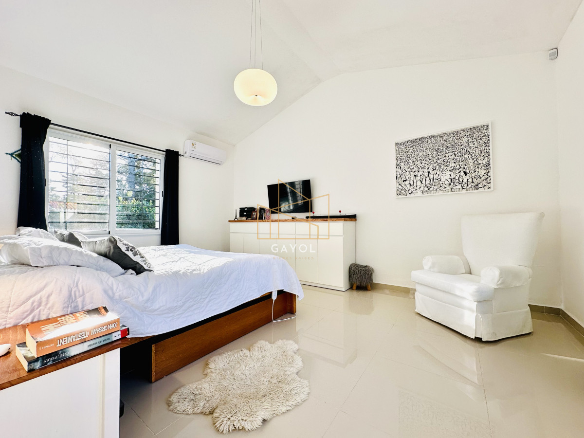 Casa ID.1394 - Espectacular Casa Moderna de 5 Dormitorios con Piscina Climatizada y Barbacoa en Alquiler de Temporada, Punta del Este