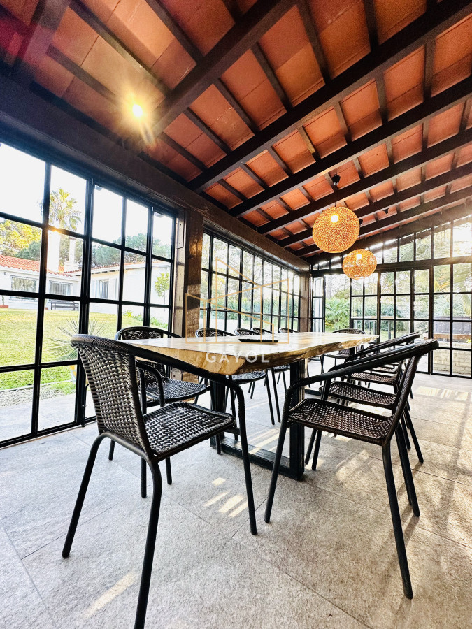Casa ID.1394 - Espectacular Casa Moderna de 5 Dormitorios con Piscina Climatizada y Barbacoa en Alquiler de Temporada, Punta del Este