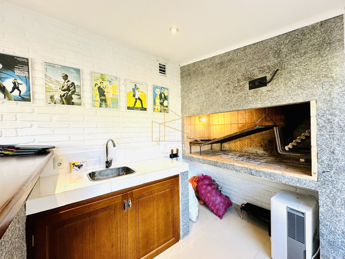 Casa ID.1394 - Espectacular Casa Moderna de 5 Dormitorios con Piscina Climatizada y Barbacoa en Alquiler de Temporada, Punta del Este
