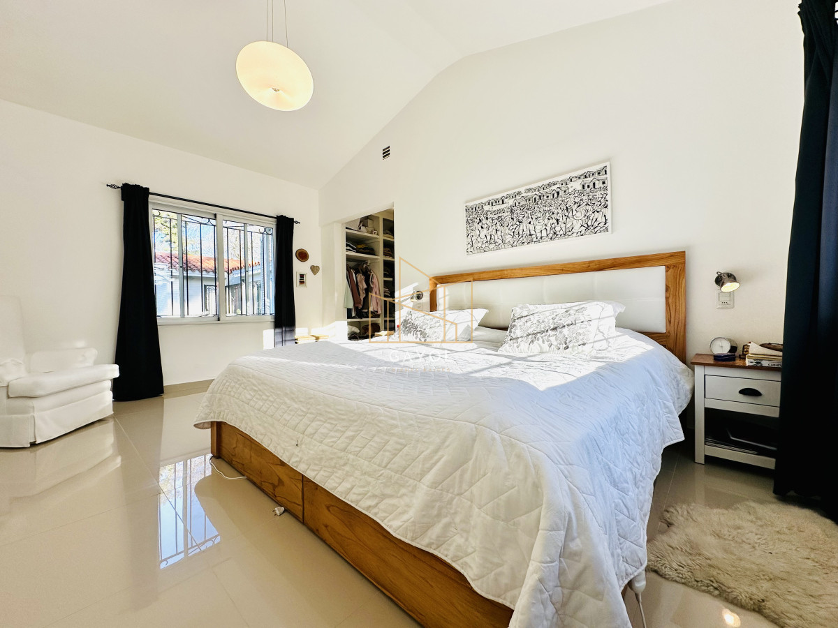Casa ID.1394 - Espectacular Casa Moderna de 5 Dormitorios con Piscina Climatizada y Barbacoa en Alquiler de Temporada, Punta del Este