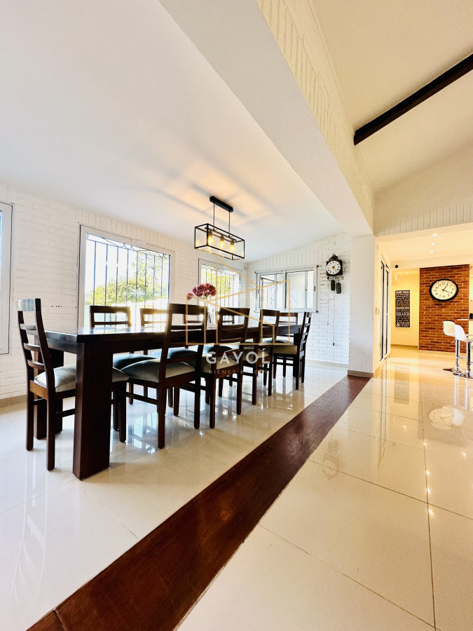 Casa ID.1394 - Espectacular Casa Moderna de 5 Dormitorios con Piscina Climatizada y Barbacoa en Alquiler de Temporada, Punta del Este