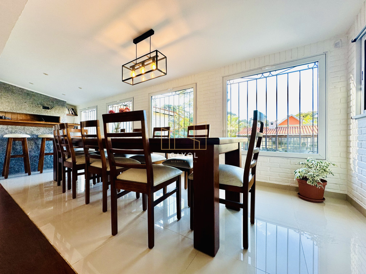 Casa ID.1394 - Espectacular Casa Moderna de 5 Dormitorios con Piscina Climatizada y Barbacoa en Alquiler de Temporada, Punta del Este
