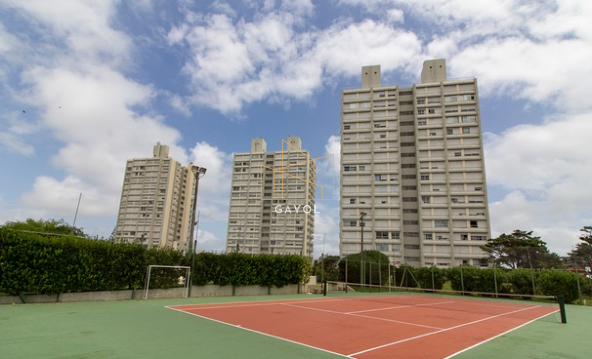 Apartamento ID.356 - Apartamento de 3 Dormitorios en Playa Mansa con Vista al Mar