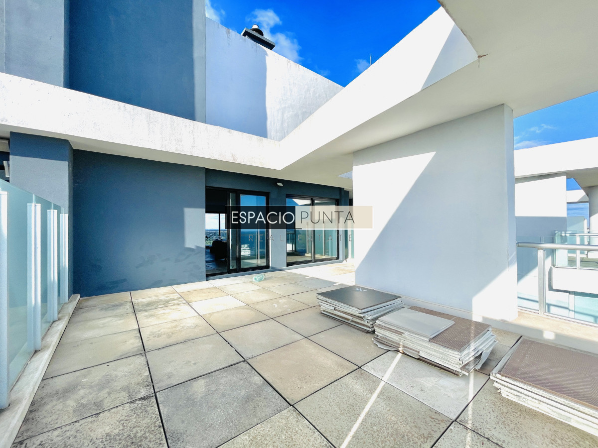 Apartamento ID.2294 -  Exclusivo Penthouse de 3 Dormitorios con Vistas panorámicas a Playa Brava, en Venta