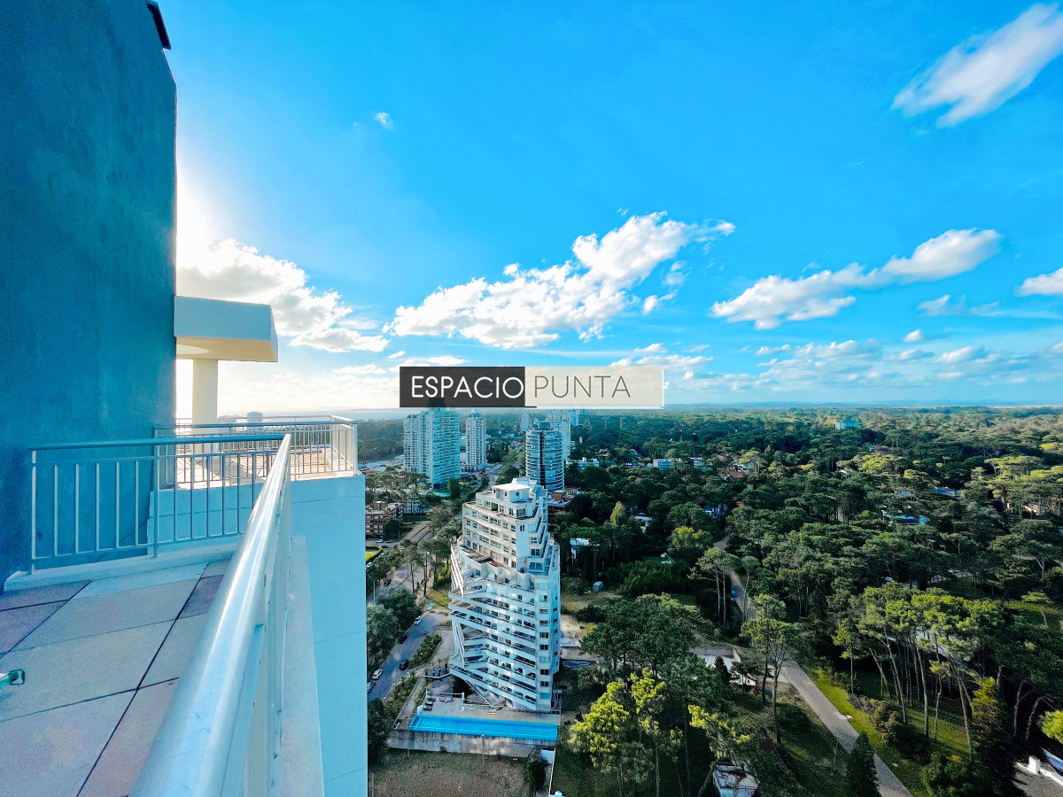 Apartamento ID.2294 -  Exclusivo Penthouse de 3 Dormitorios con Vistas panorámicas a Playa Brava, en Venta