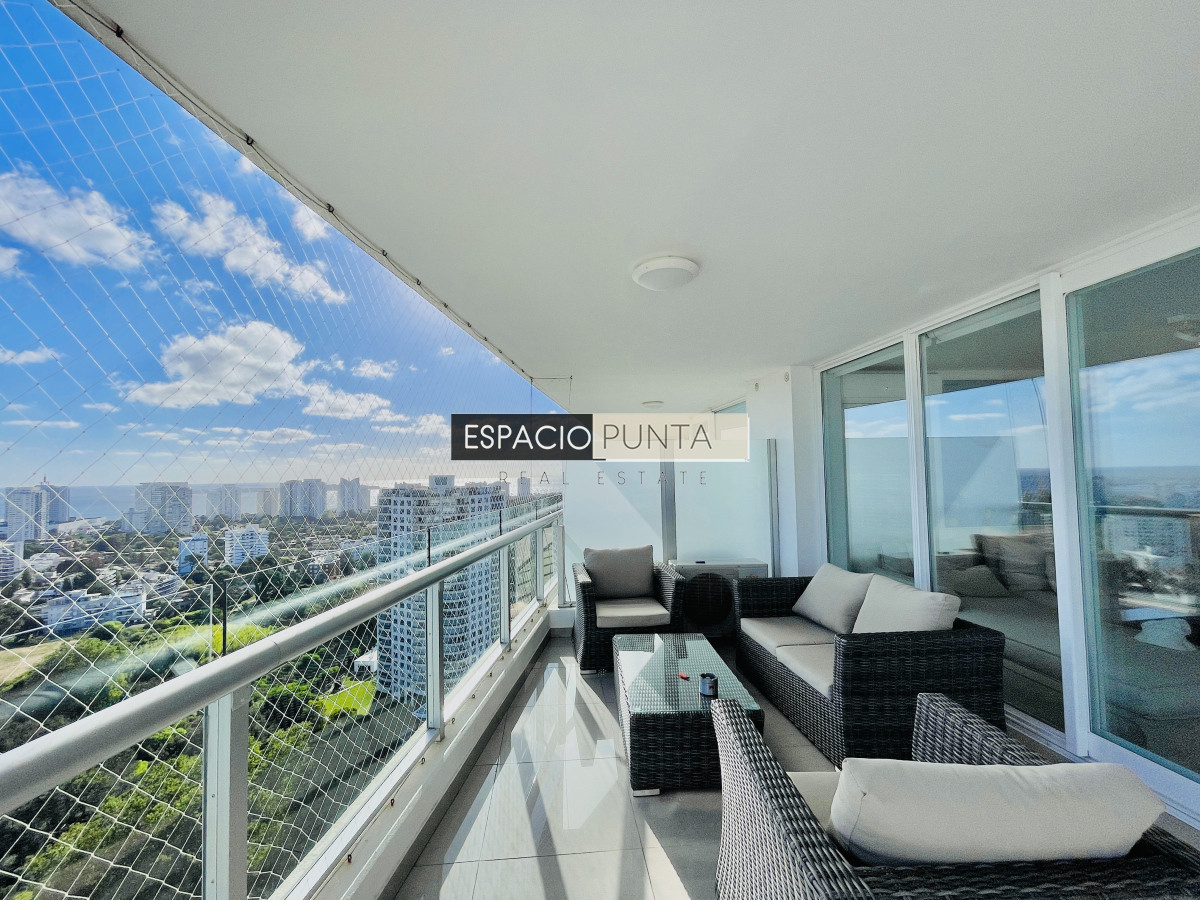 Apartamento ID.2294 -  Exclusivo Penthouse de 3 Dormitorios con Vistas panorámicas a Playa Brava, en Venta