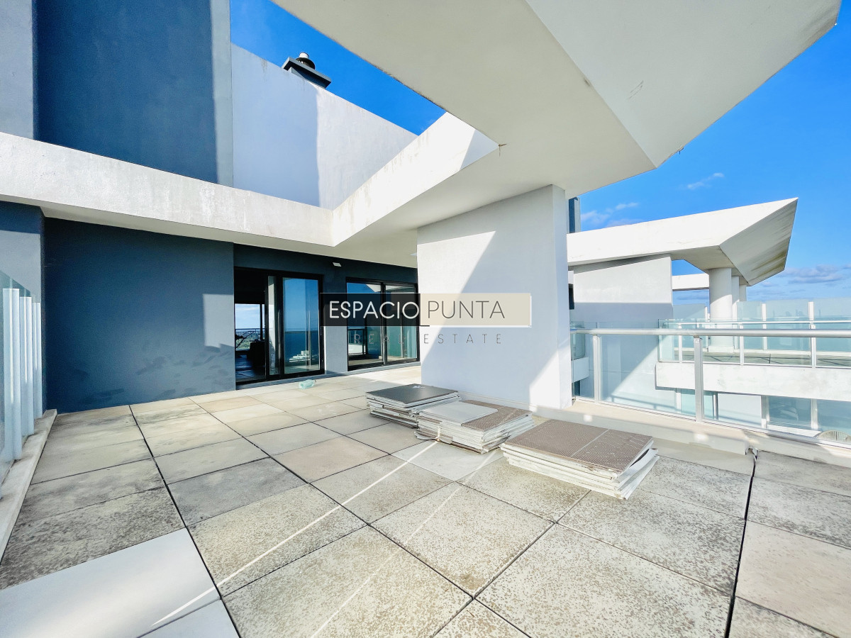 Apartamento ID.2294 -  Exclusivo Penthouse de 3 Dormitorios con Vistas panorámicas a Playa Brava, en Venta