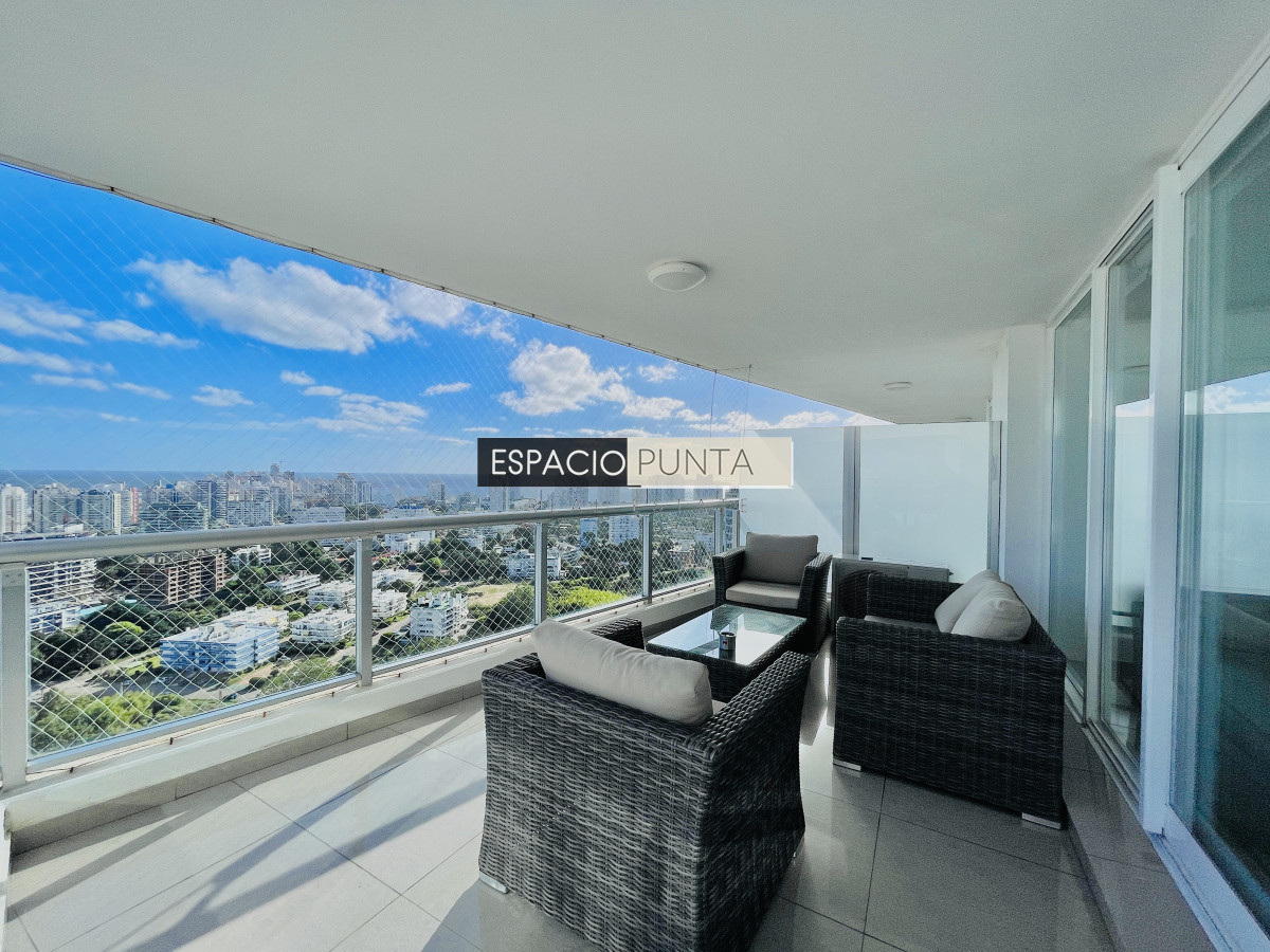 Apartamento ID.2294 -  Exclusivo Penthouse de 3 Dormitorios con Vistas panorámicas a Playa Brava, en Venta