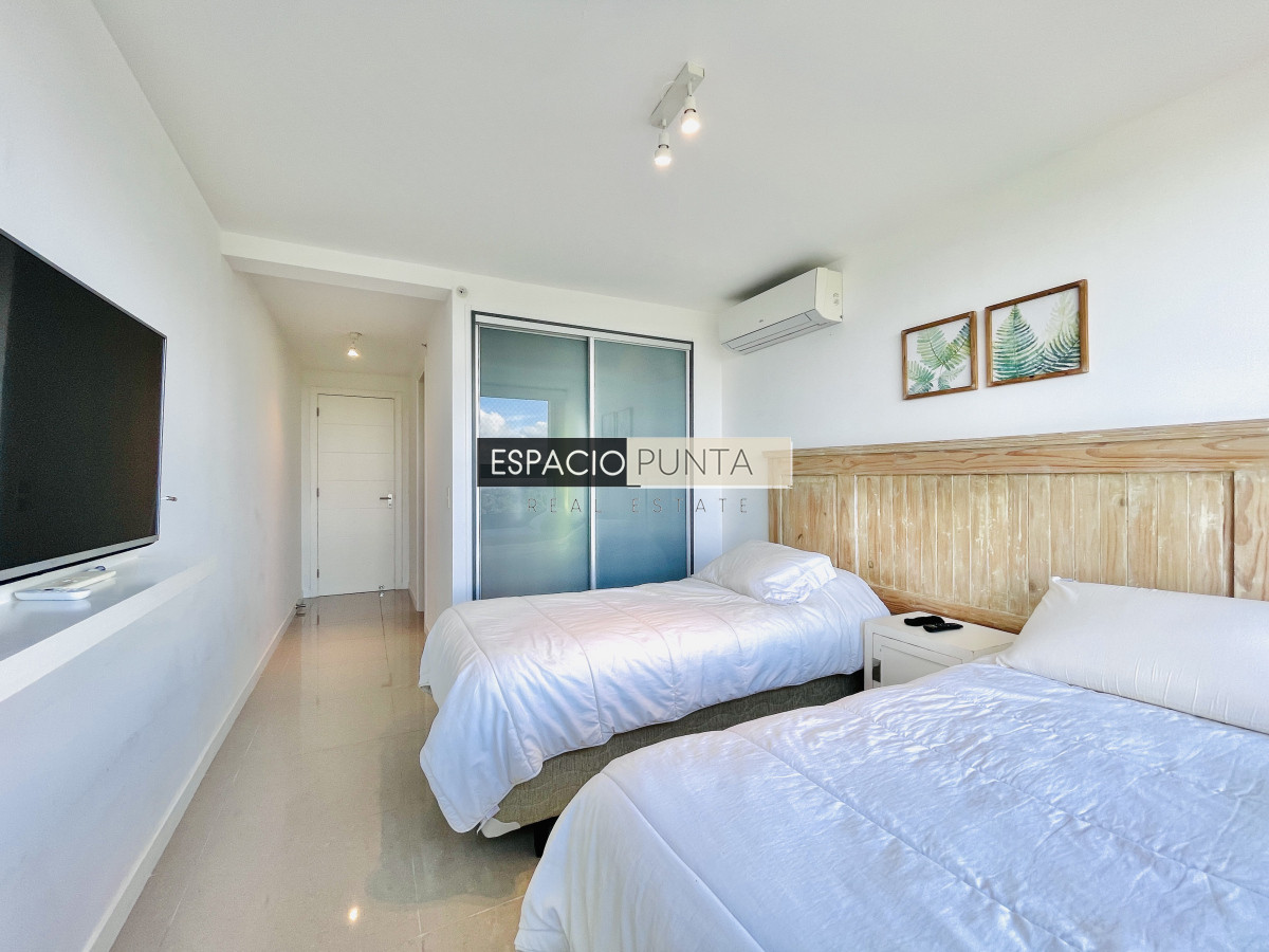 Apartamento ID.2294 -  Exclusivo Penthouse de 3 Dormitorios con Vistas panorámicas a Playa Brava, en Venta