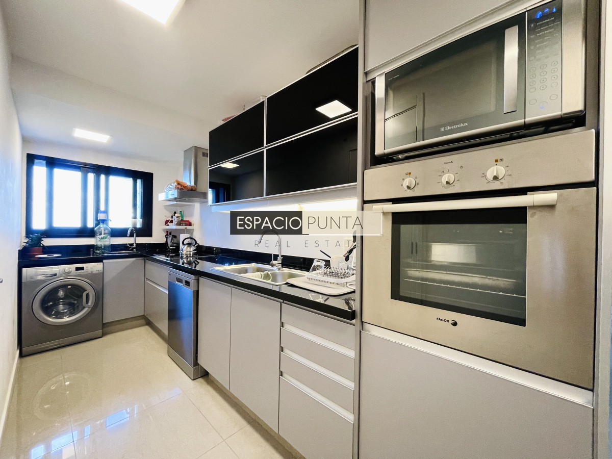 Apartamento ID.2294 -  Exclusivo Penthouse de 3 Dormitorios con Vistas panorámicas a Playa Brava, en Venta