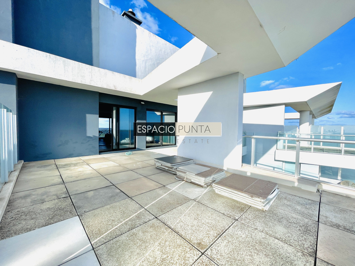 Apartamento ID.2294 -  Exclusivo Penthouse de 3 Dormitorios con Vistas panorámicas a Playa Brava, en Venta