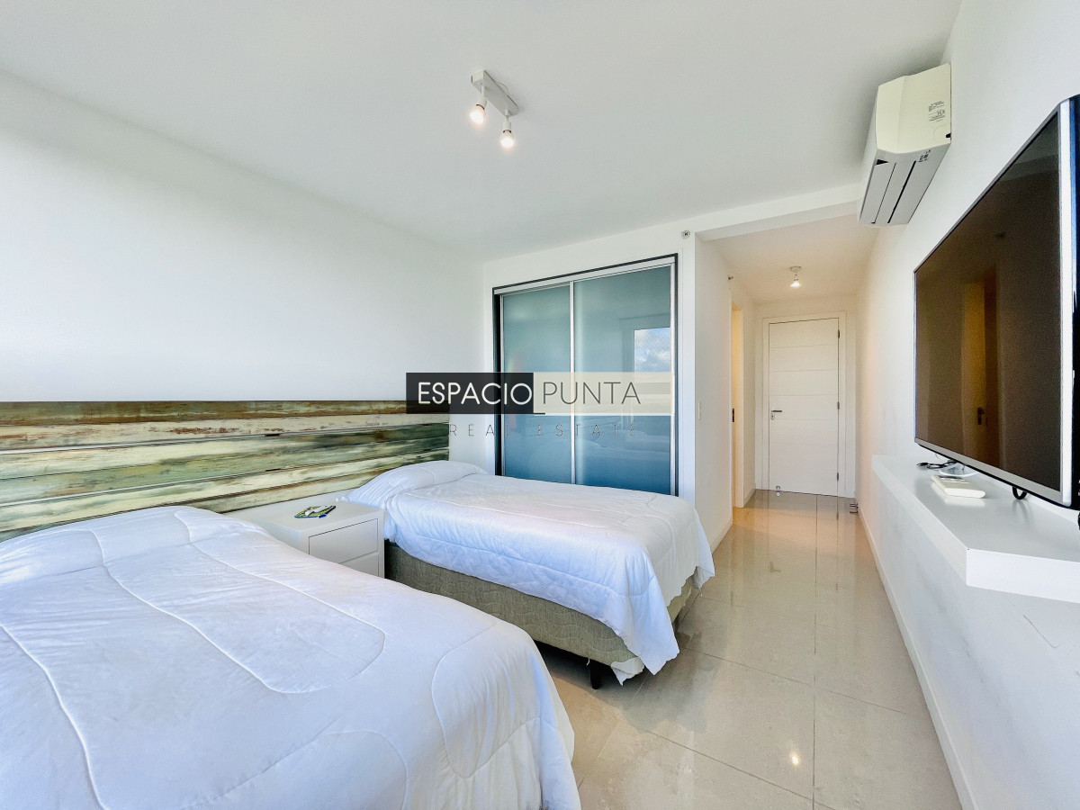 Apartamento ID.2294 -  Exclusivo Penthouse de 3 Dormitorios con Vistas panorámicas a Playa Brava, en Venta