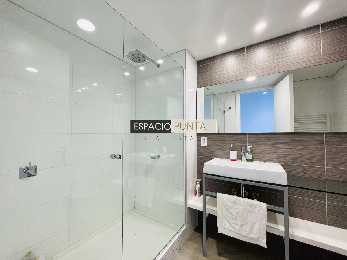 Apartamento ID.2294 -  Exclusivo Penthouse de 3 Dormitorios con Vistas panorámicas a Playa Brava, en Venta