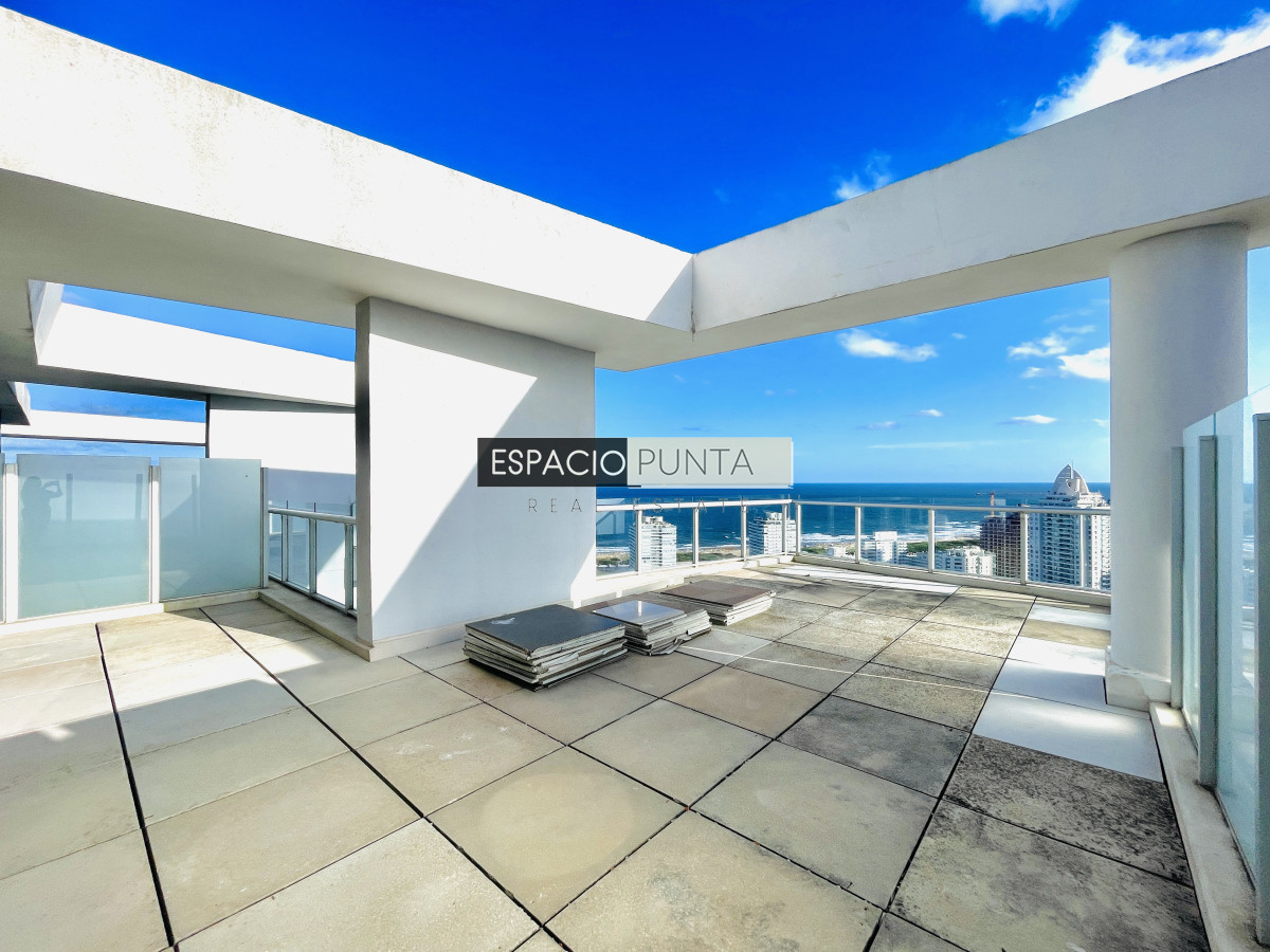 Apartamento ID.2294 -  Exclusivo Penthouse de 3 Dormitorios con Vistas panorámicas a Playa Brava, en Venta