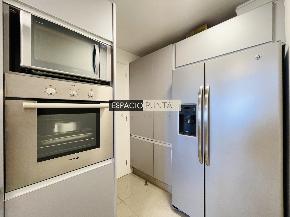 Apartamento ID.2294 -  Exclusivo Penthouse de 3 Dormitorios con Vistas panorámicas a Playa Brava, en Venta