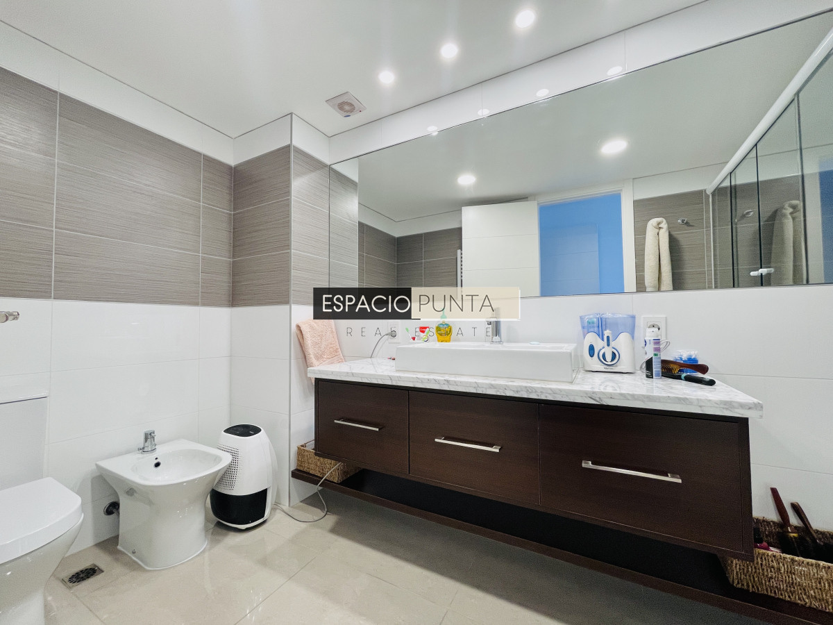 Apartamento ID.2294 -  Exclusivo Penthouse de 3 Dormitorios con Vistas panorámicas a Playa Brava, en Venta