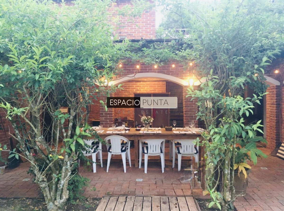Casa ID.5491 - Gran casa estilo quinta con 5 dormitorios y piscina climatizada en Rincón del Indio a pasos de la playa 