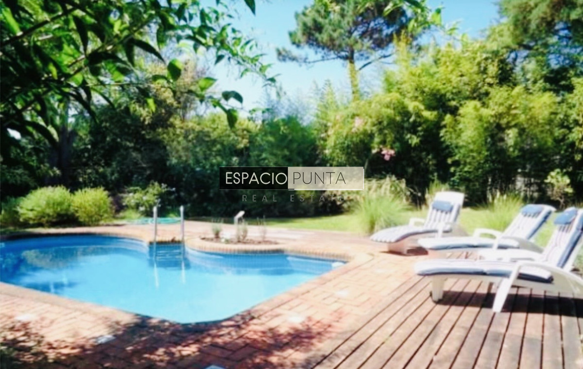 Casa ID.5491 - Gran casa estilo quinta con 5 dormitorios y piscina climatizada en Rincón del Indio a pasos de la playa 