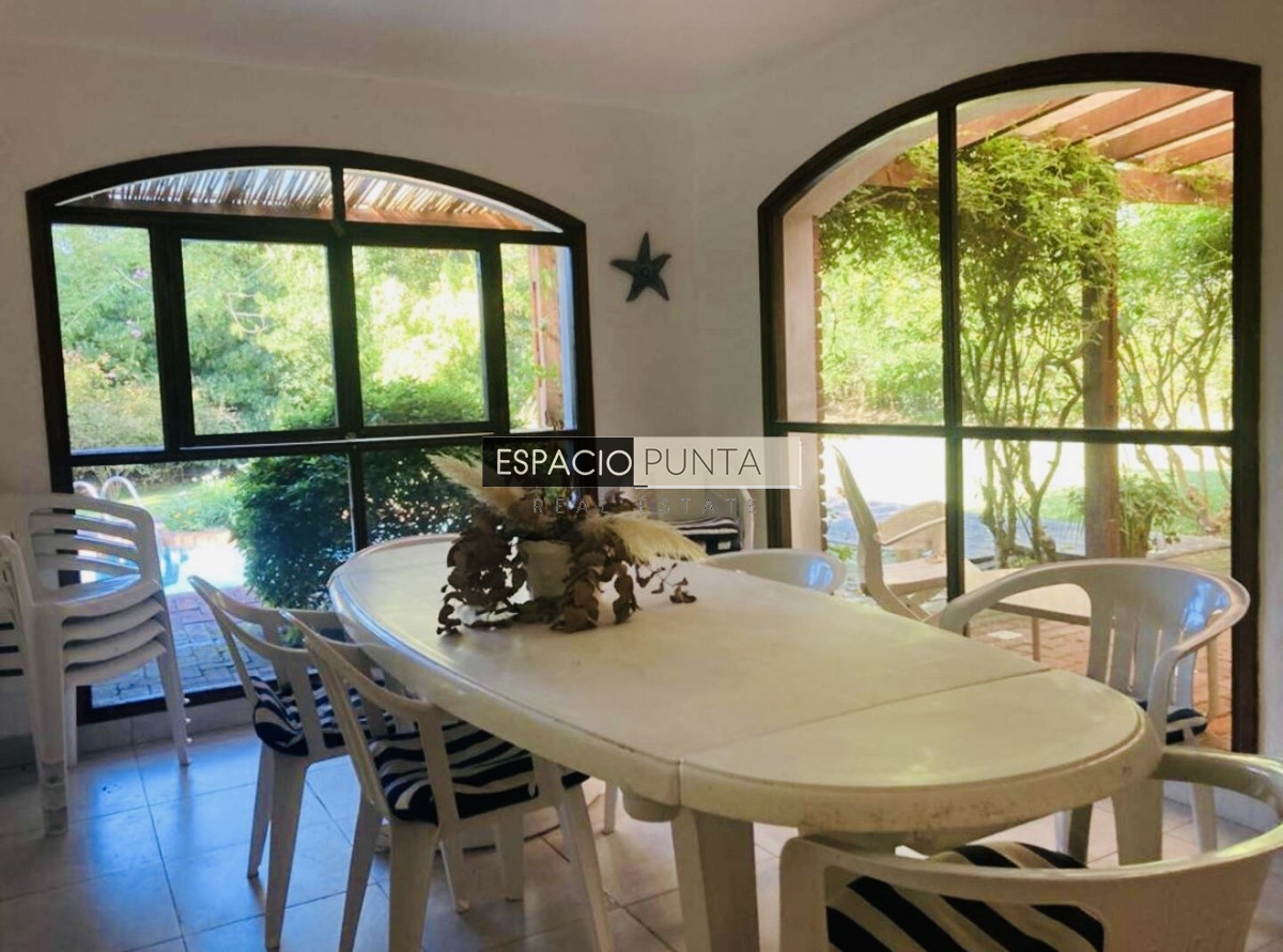 Casa ID.5491 - Gran casa estilo quinta con 5 dormitorios y piscina climatizada en Rincón del Indio a pasos de la playa 