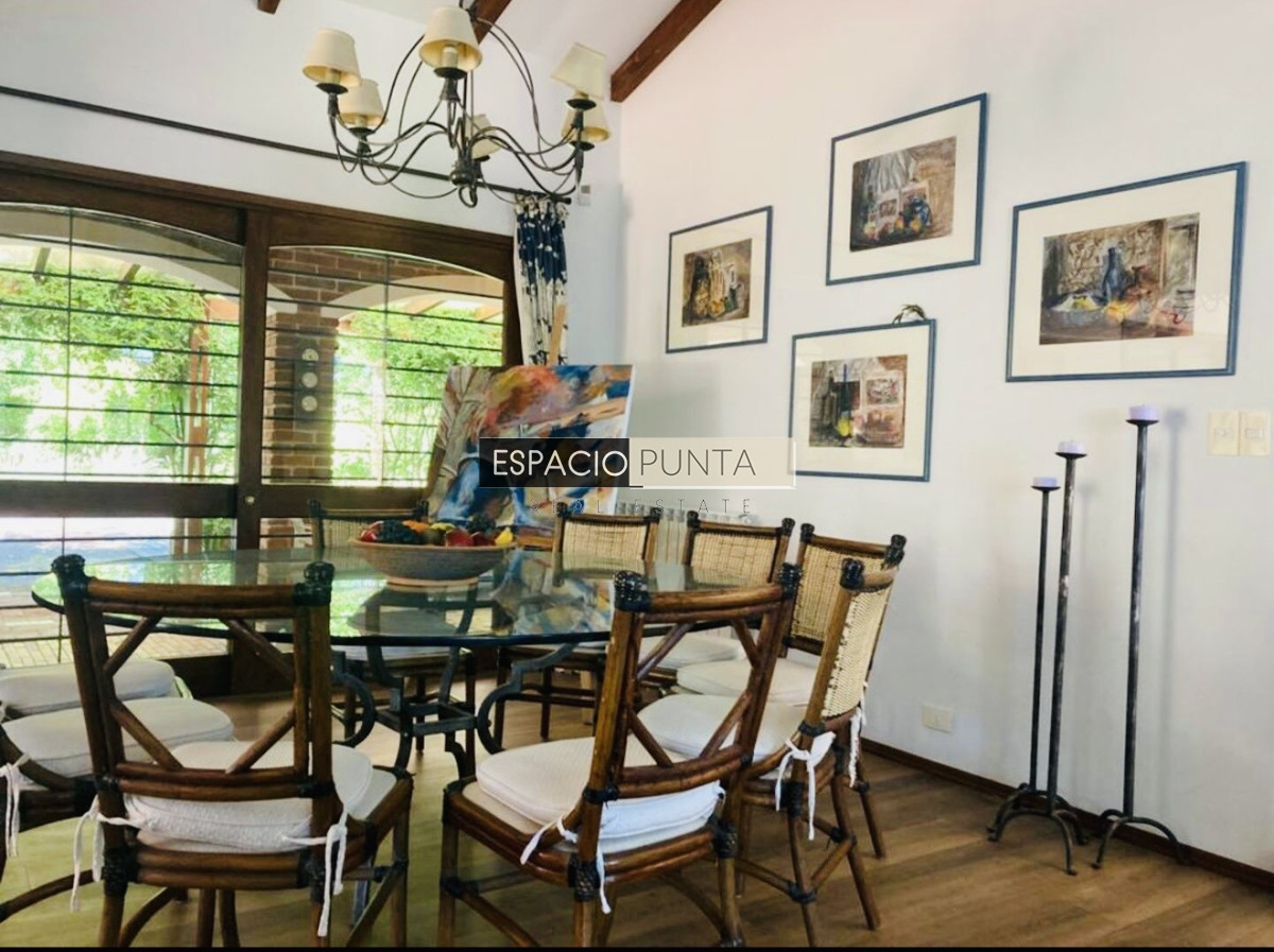 Casa ID.5491 - Gran casa estilo quinta con 5 dormitorios y piscina climatizada en Rincón del Indio a pasos de la playa 