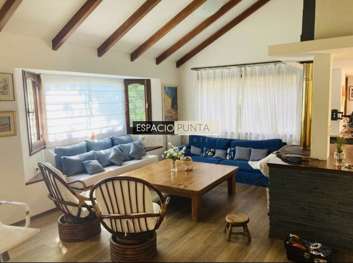 Casa ID.5491 - Gran casa estilo quinta con 5 dormitorios y piscina climatizada en Rincón del Indio a pasos de la playa 