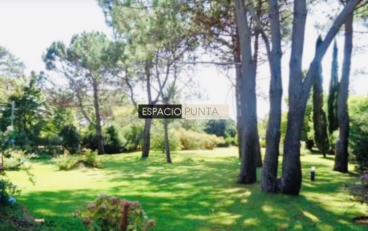 Casa ID.5491 - Gran casa estilo quinta con 5 dormitorios y piscina climatizada en Rincón del Indio a pasos de la playa 