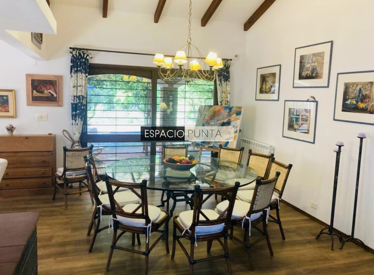 Casa ID.5491 - Gran casa estilo quinta con 5 dormitorios y piscina climatizada en Rincón del Indio a pasos de la playa 