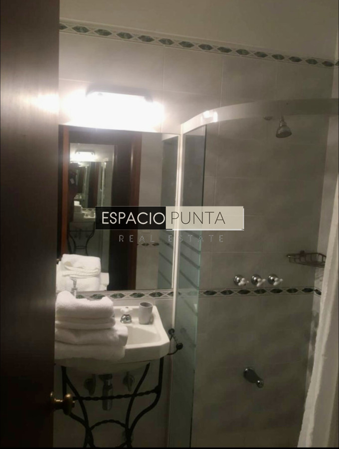 Casa ID.5491 - Gran casa estilo quinta con 5 dormitorios y piscina climatizada en Rincón del Indio a pasos de la playa 