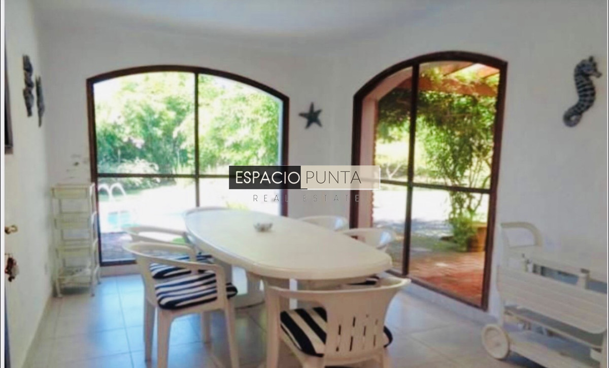 Casa ID.5491 - Gran casa estilo quinta con 5 dormitorios y piscina climatizada en Rincón del Indio a pasos de la playa 