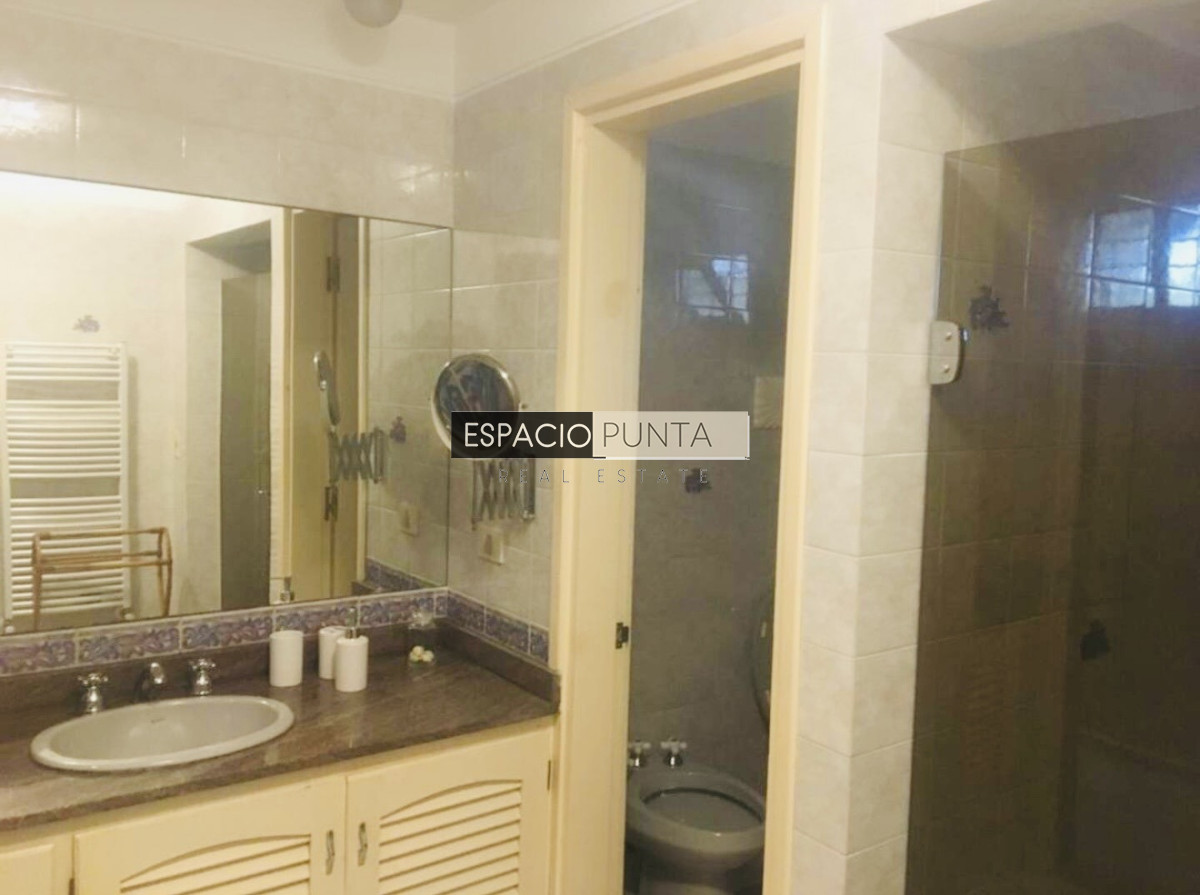 Casa ID.5491 - Gran casa estilo quinta con 5 dormitorios y piscina climatizada en Rincón del Indio a pasos de la playa 